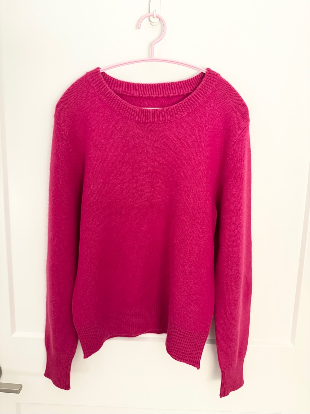 Classic Crewneck Cashmere Sweater in Fuchsia